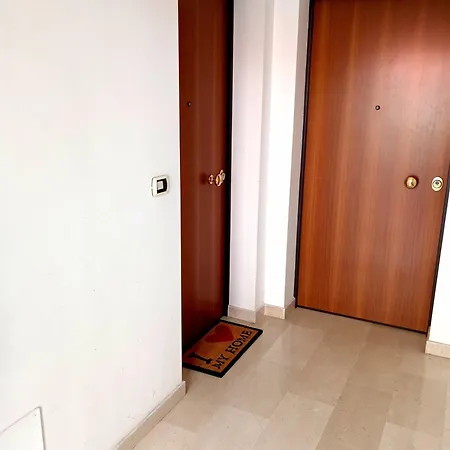 Apartment Luminoso Bilocale A Due Passi Dal Centro Storico